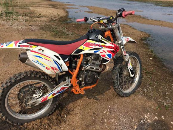 骑着摩托车去野钓,骑电动摩托车去钓鱼