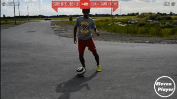 足球左扣右拨变向运球过人,足球变向摆脱技巧图解