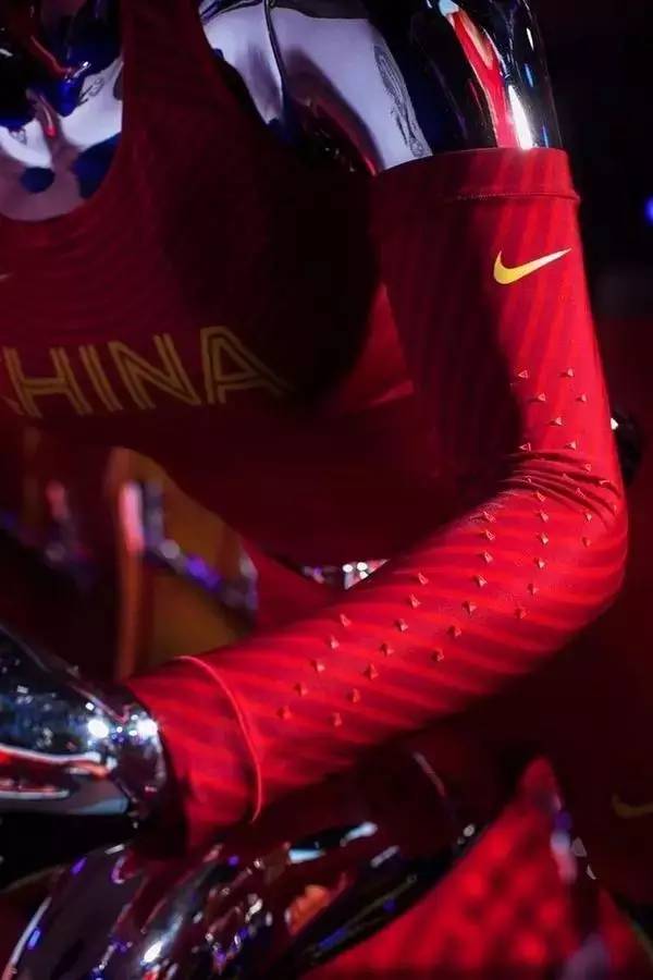 曾经美爆的社会主义复古风哪去了?为什么叕玩起了番茄炒蛋的老梗