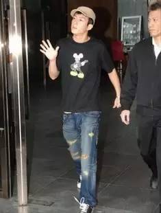 除了以最屌的姿势上热搜,他还创立了这样一个品牌!