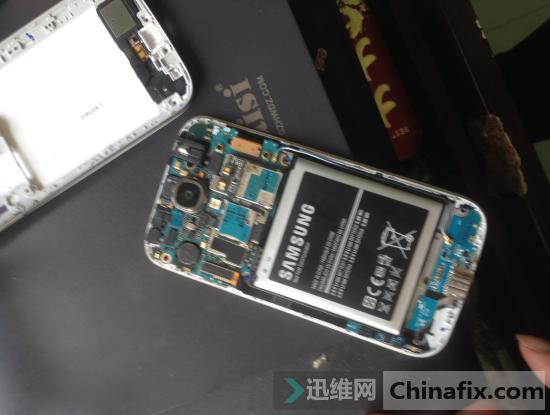 三星s4充不上电怎么办,三星s4充电震动不开机