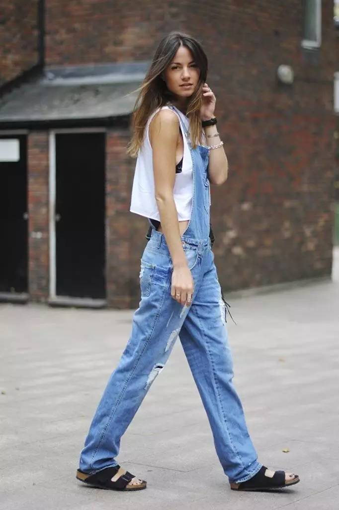 无语！这么丑的拖鞋，凭啥在时尚圈吃香？