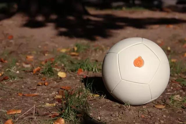 这颗足球居然惊动了奥巴马！还带给10000+孩子快乐！