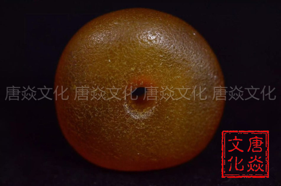 蜜蜡真假的分辨最简单方法是什么,蜜蜡打紫光灯一定能鉴别真假吗