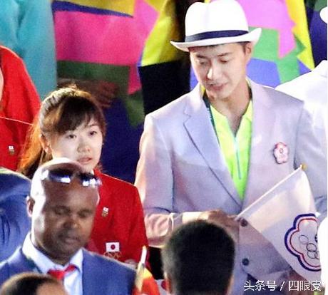 孔令金给福原爱塞饼,孔令辉福原爱