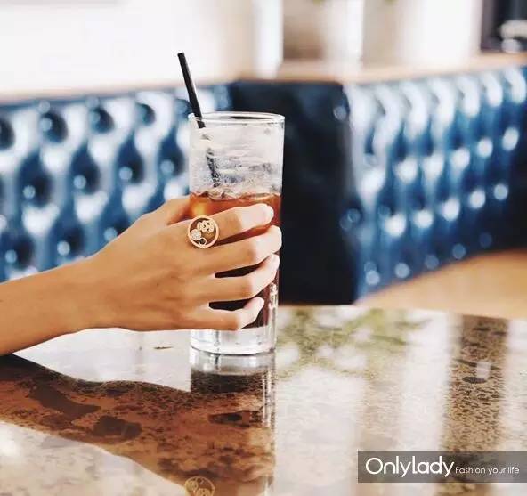 韩剧女主角同款耳坠,韩剧中的珠宝首饰