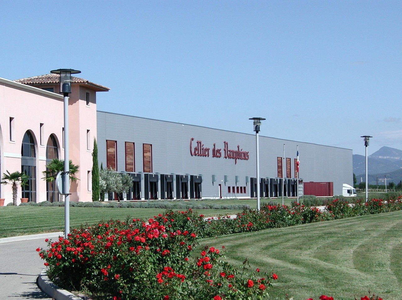 罗纳河谷全球销量第一大品牌罗纳皇冠携手酒易酩庄精耕中国市场