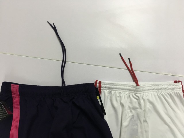 喏这就是梅西那件被摄影师撩走的短裤