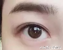 美瞳线是精细活，不能太粗或者太细，刚刚好才是最好