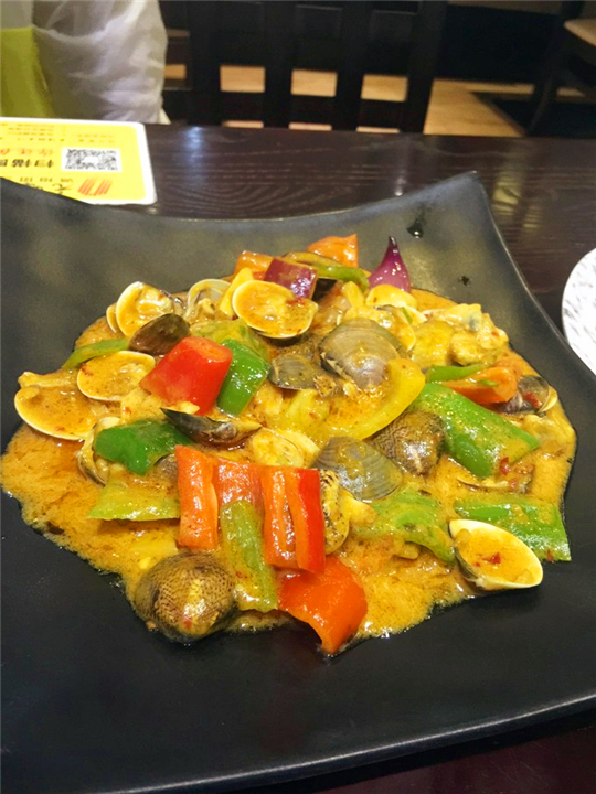 三亚旅行结婚纪念日,小两口结婚纪念日在家过二人世界