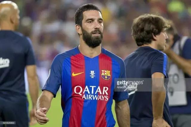 皇马巴萨球衣怎么选,巴萨西班牙超级杯球衣