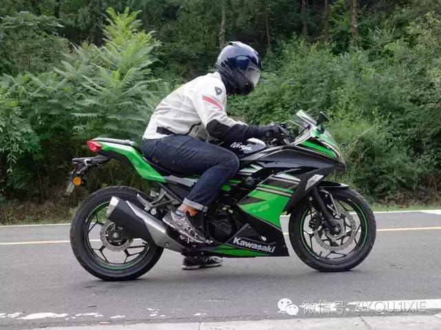 2017款ninja250和18款,ninja250排气四缸对比r6