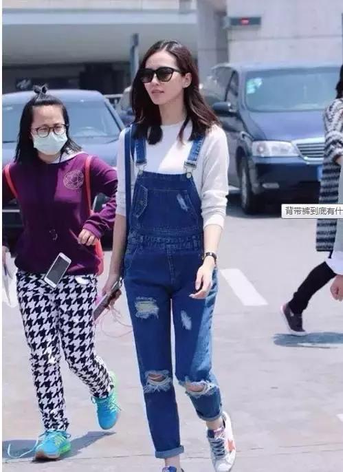 人见人爱的背带裤时髦减龄,背带裤减龄俏皮满满少女感