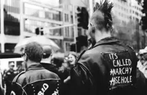 汪峰为啥爱穿皮裤,汪峰为什么钟爱皮裤