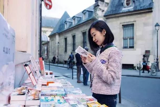 从南都首席到90万教徒,“买神”黎贝卡:朋友就是朋友,不是资源