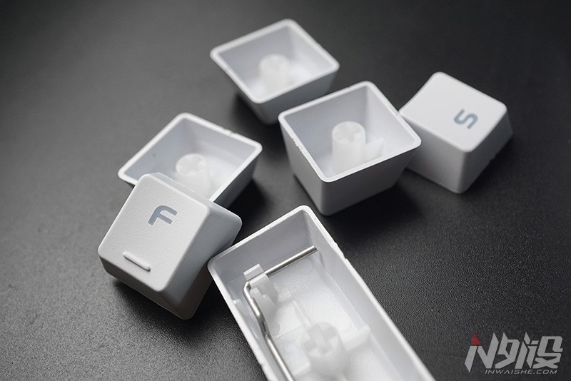 键盘也玩水冷?达尔优水耀EK815机械键盘拆解评测