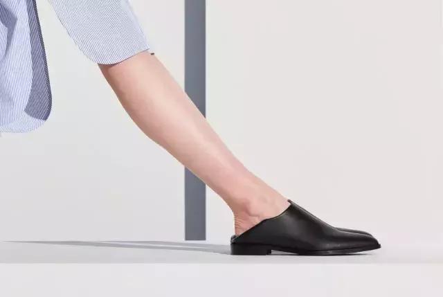 自从穿上这些拖鞋，就是那么自信