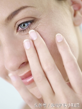 皱纹皮肤怎么涂粉底液,如何涂粉底液才能遮住所有皱纹