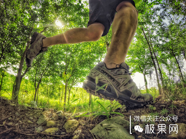 如何选择一双越野跑鞋,越野跑穿的跑鞋