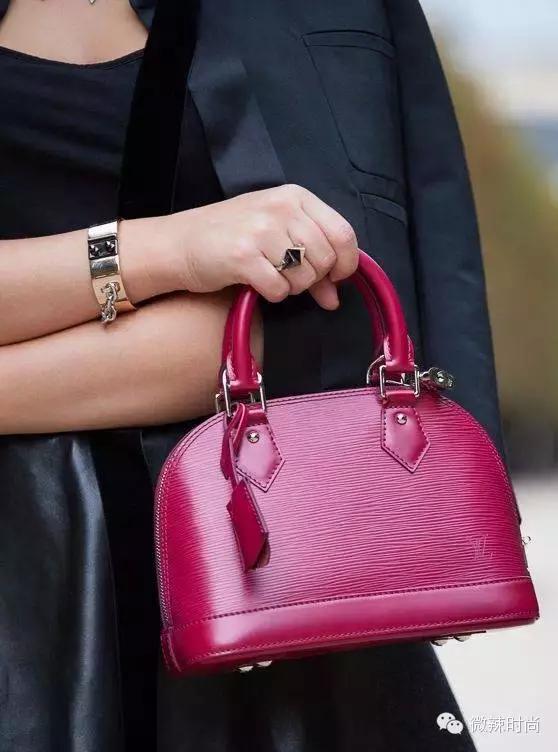 选择经典的包包永远不会错,买包包不过时