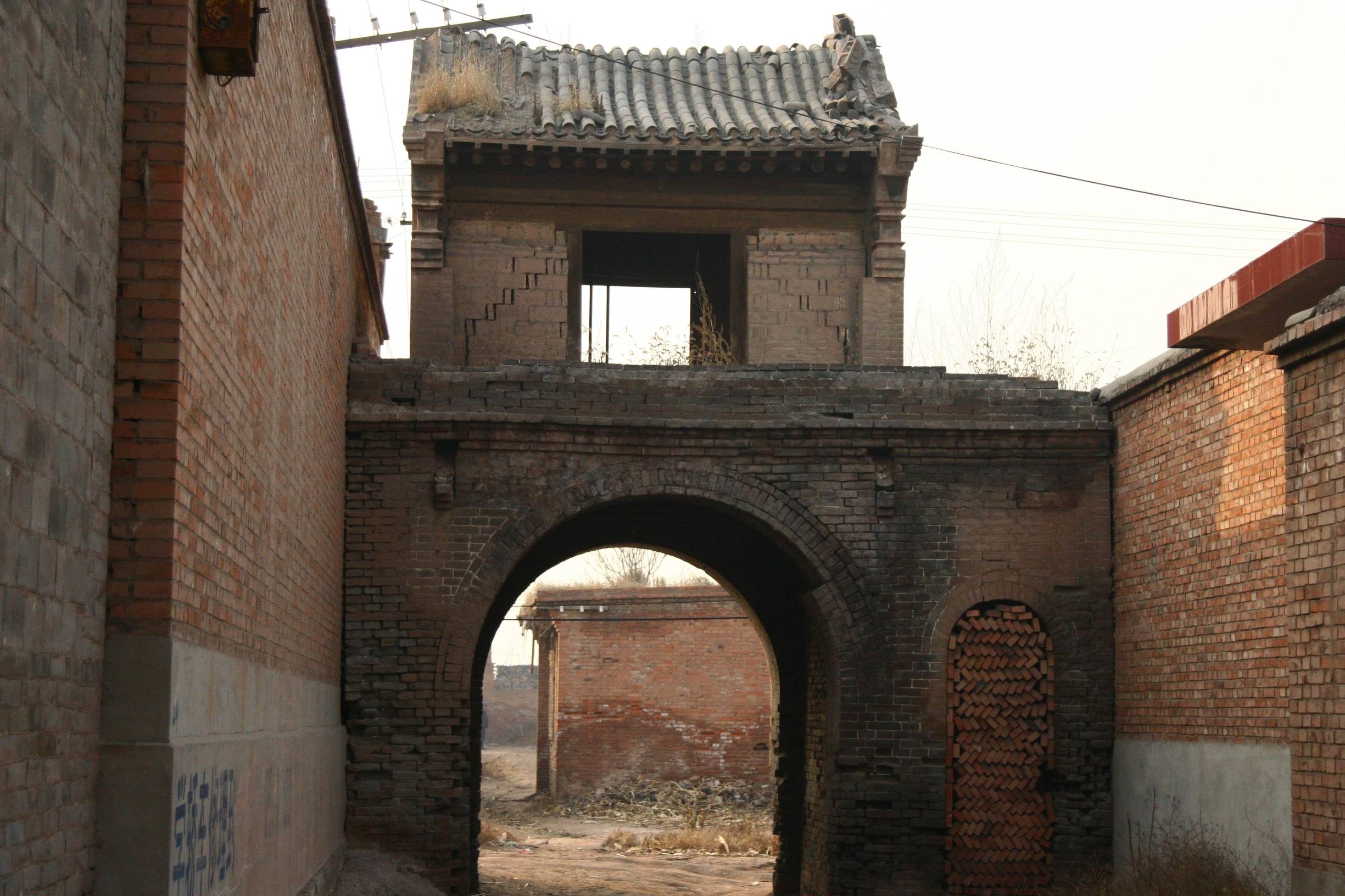 距离乔家大院最近的地方,乔家大院附近的大院