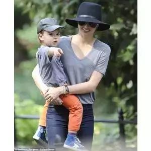 街包、街鞋、街镜，街T魔都“时髦街霸”你买了几个？