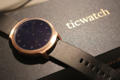 moto360手表一代二代对比,ticwatchmoto360