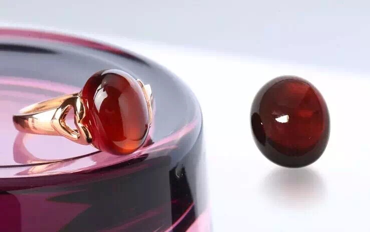 石榴石真假辨别塑料做的,辨别石榴石的小妙招视频