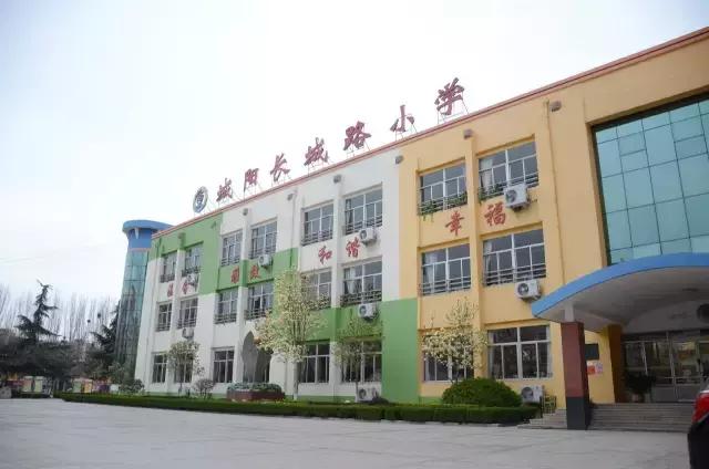 踢足球很厉害的小孩,踢足球的孩子真棒