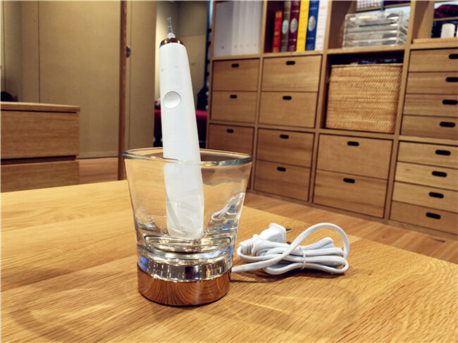 飞利浦电动牙刷刷牙示范,你真的会刷牙吗高清图片