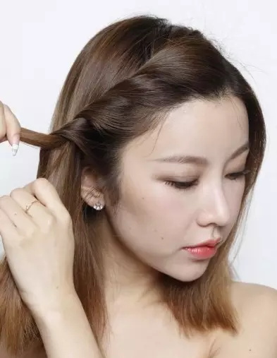 很适合复古风格的妆容,复古简单妆容化妆教程