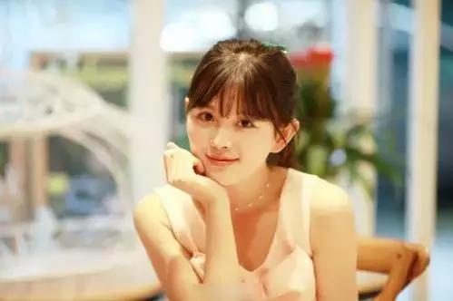 产后哺乳期头发掉厉害怎么办,产后才一个月头发掉发严重怎么办