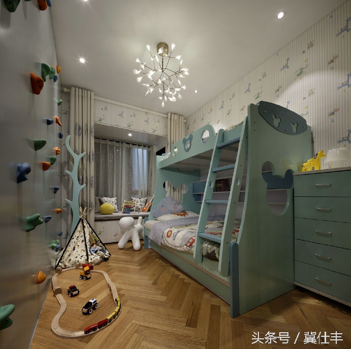 虽然很多人很喜欢这个案例,但我觉得有点乱,有点暗