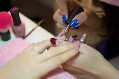 美甲新手入行步骤,美甲新手开店注意事项
