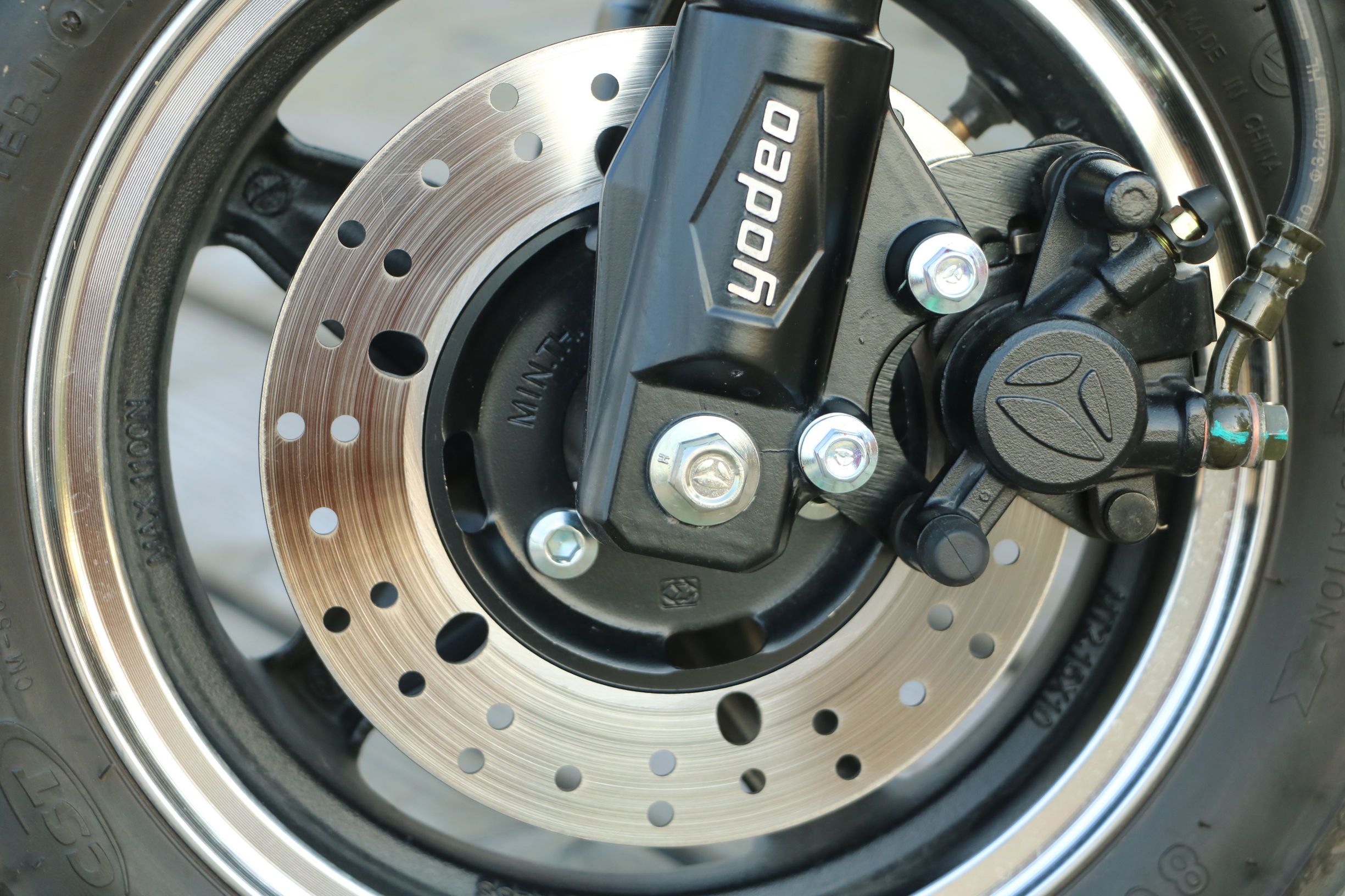 雅迪和小牛哪个更智能,雅迪比小牛更稳定