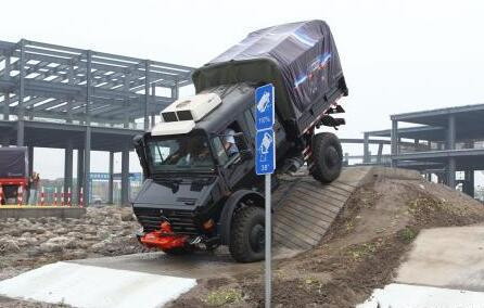 越野之王乌尼莫克多少钱,越野之王乌尼莫克4x4