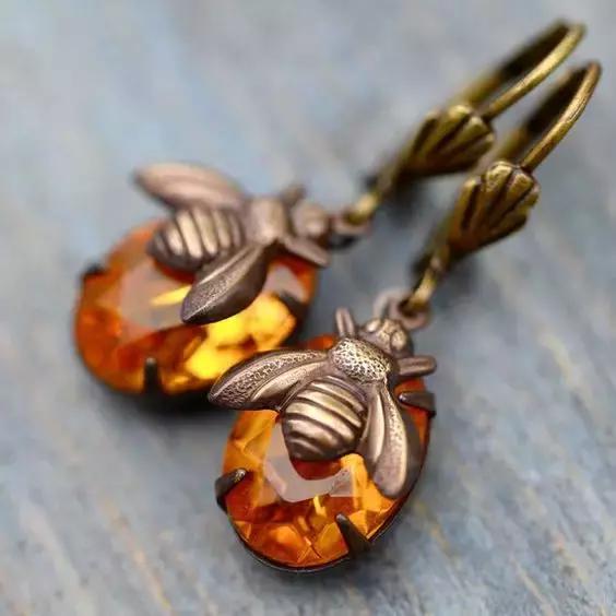 蜜蜡原本的模样,蜜蜡最后变的样子