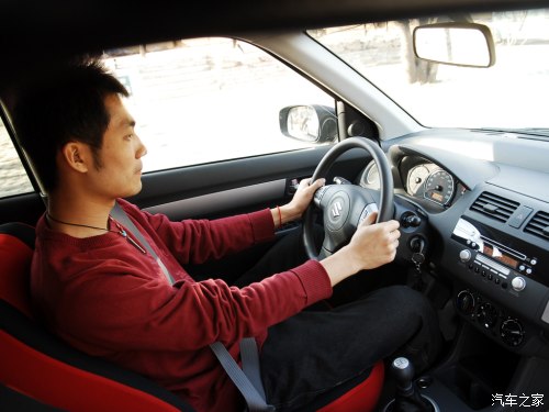 长安铃木雨燕2014款1.5l手动款,1.3雨燕100公里加速