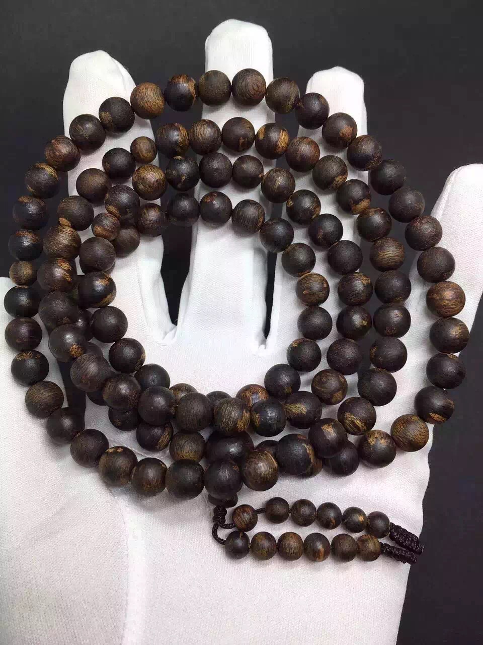 价值百万以上的沉香手串,几十万的沉香手串是什么样子