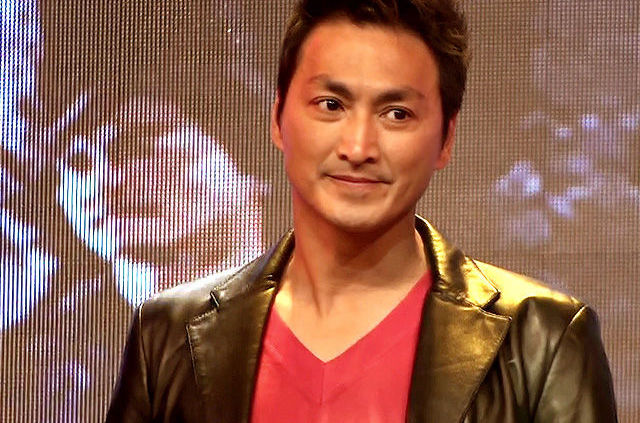 曾与刘德华亲如兄弟，60岁身家过亿，却至今未婚