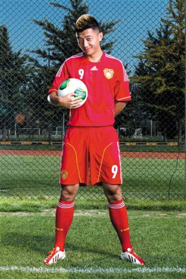 中国篮球和足球最高年薪是多少,世界足球篮球年薪排名