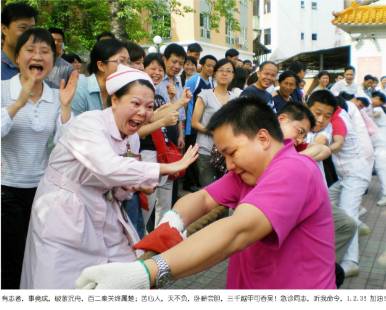 摄影大赛无影灯下的娘子军，无论白天、黑夜，她们与这里结下不解之缘！（作品展示102期）