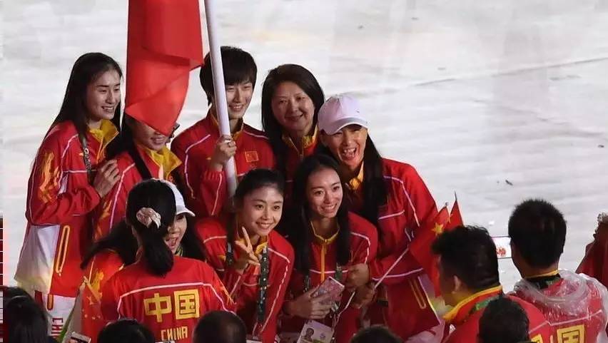 雨中告别里约奥运会在桑巴舞中闭幕