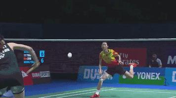 发球动作矫正,发球的分解动作