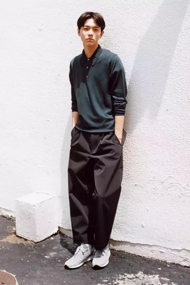 春款休闲鞋怎样搭出时尚感,运动鞋如何穿的知性优雅减龄