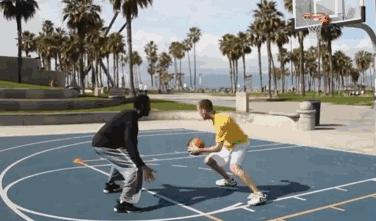 正面防守突破怎么摆脱,篮球防守技巧教学