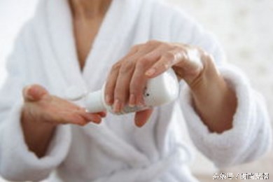 摆脱烦人痘痘4大秘籍来帮忙,4个小方法教你摆脱恼人的痘痘