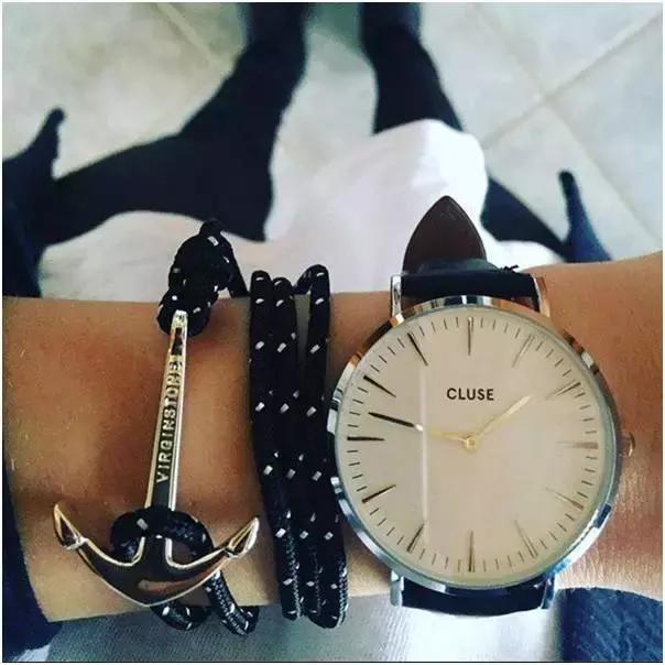 好巧我这么年轻还不想珠光宝气