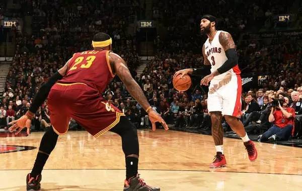 正面防守突破怎么摆脱,篮球防守技巧教学