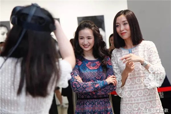 明星穿羊绒大衣戴围巾,juicycouture衣服哪些明星穿